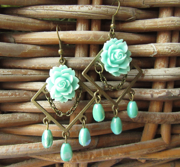 Bronskleurige oorbellen met cabochon