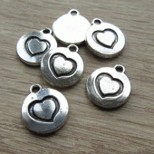 Bedeltje met hartje erop 