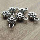 Spacerkraal met oog voor bedeltje