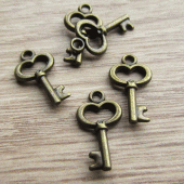 Bedeltje brons sleuteltje