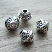 Bicone bewerkt metalen kraal