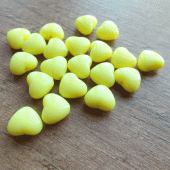 Hartje kraal geel kunststof