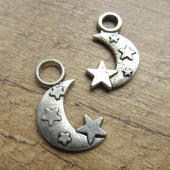 Bedeltje maan met sterren