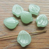 Mintgroene glaskraal blaadje