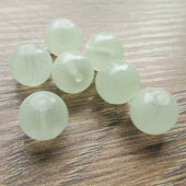 Zachtgroene ronde glaskraal