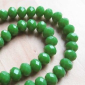 Streng facet rondellen midden groen